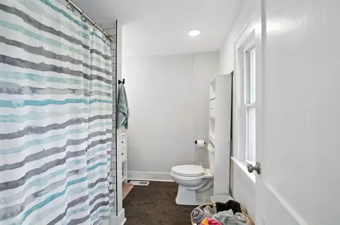 Bath - 319 Bellevue Ave, Springfield, OH 45503 photo 2 of 3