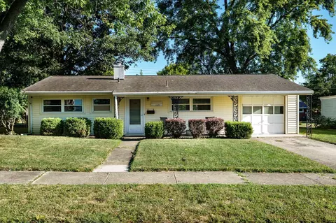 1527 Sussex Rd, Troy, OH 45373