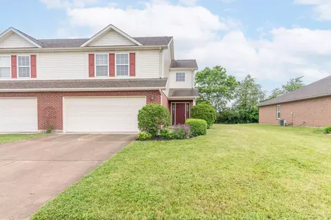 2204 Navajo Trl, Piqua, OH 45356