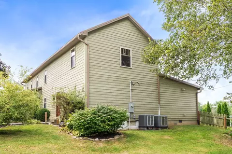 Exterior - 3888 Folk Ream Rd, Springfield, OH 45502 photo 5 of 30