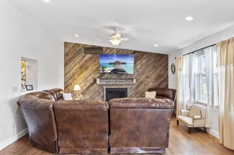 Living - 3888 Folk Ream Rd, Springfield, OH 45502 photo 2 of 3