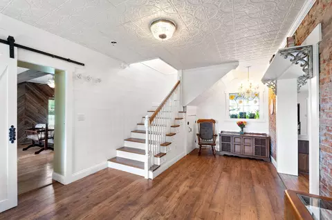 Entry Way - 3888 Folk Ream Rd, Springfield, OH 45502 photo 2 of 10