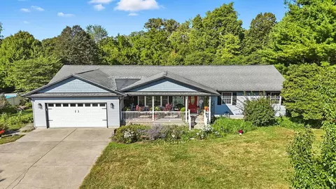 1616 Echo Lake Dr, Piqua, OH 45356