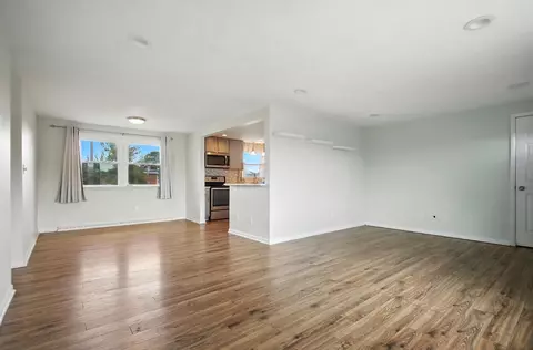 Living - 1334 Midland Rd, Springfield, OH 45503 photo 3 of 6