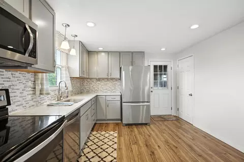Kitchen - 1334 Midland Rd, Springfield, OH 45503 photo 3 of 6