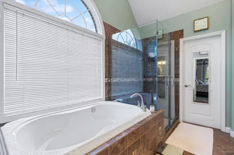 Bath - 4676 Sullivan Rd, Springfield, OH 45502 photo 4 of 9
