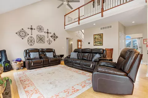 Living - 4676 Sullivan Rd, Springfield, OH 45502 photo 1 of 1