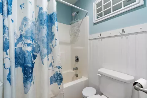 Bath - 4676 Sullivan Rd, Springfield, OH 45502 photo 8 of 9