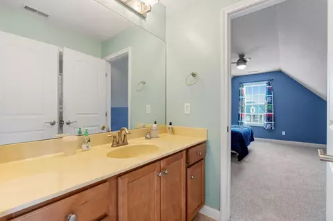 Bath - 4676 Sullivan Rd, Springfield, OH 45502 photo 6 of 9