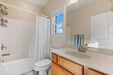 Bath - 4676 Sullivan Rd, Springfield, OH 45502 photo 2 of 9