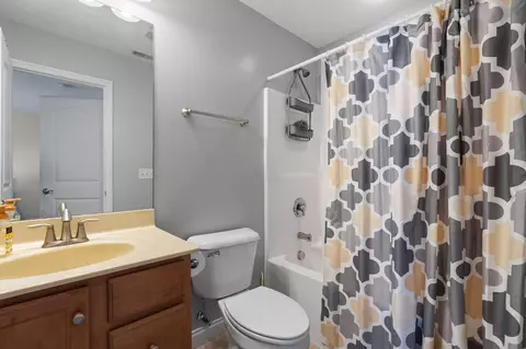 Bath - 4676 Sullivan Rd, Springfield, OH 45502 photo 5 of 9