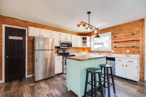 Kitchen - 4960 E County Line Rd, Springfield, OH 45502 photo 2 of 6