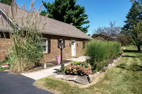 Exterior - 4960 E County Line Rd, Springfield, OH 45502 photo 5 of 17