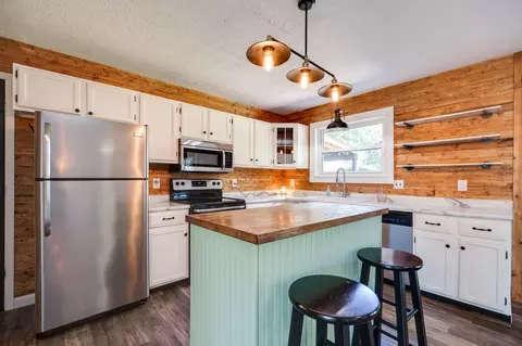 Kitchen - 4960 E County Line Rd, Springfield, OH 45502 photo 4 of 6