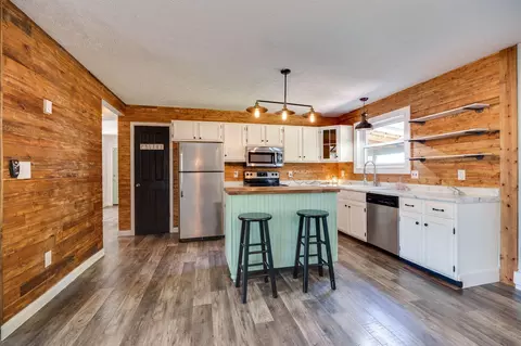Kitchen - 4960 E County Line Rd, Springfield, OH 45502 photo 1 of 6
