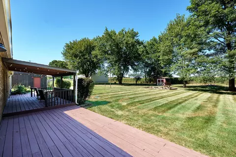 Exterior - 4960 E County Line Rd, Springfield, OH 45502 photo 7 of 17