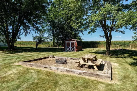 Exterior - 4960 E County Line Rd, Springfield, OH 45502 photo 14 of 17