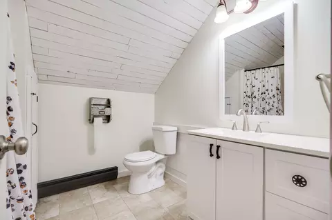 Bath - 4960 E County Line Rd, Springfield, OH 45502 photo 4 of 5