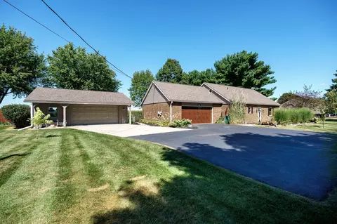 Exterior - 4960 E County Line Rd, Springfield, OH 45502 photo 4 of 17