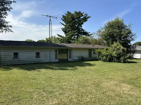 Exterior - 1150 W Sparrow Rd, Springfield, OH 45502 photo 5 of 9