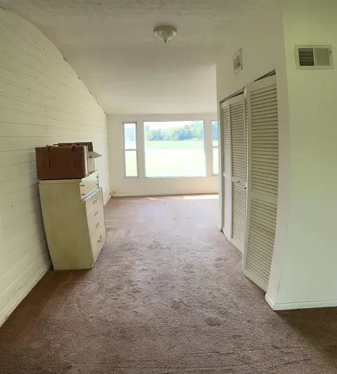 Bedroom - 1150 W Sparrow Rd, Springfield, OH 45502 photo 4 of 5