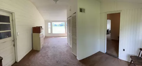 Entry Way - 1150 W Sparrow Rd, Springfield, OH 45502 photo 2 of 2