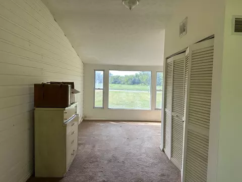 Bedroom - 1150 W Sparrow Rd, Springfield, OH 45502 photo 2 of 5