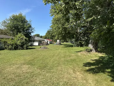 Exterior - 1150 W Sparrow Rd, Springfield, OH 45502 photo 3 of 9