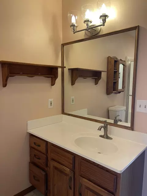 Bath - 4438 Tacoma St, Springfield, OH 45503 photo 4 of 6