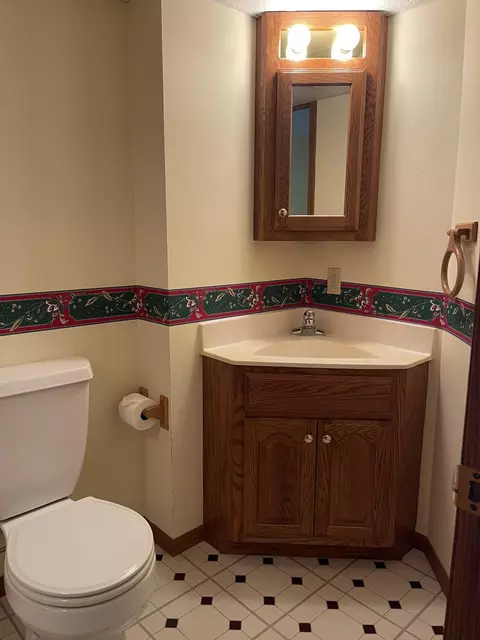 Bath - 4438 Tacoma St, Springfield, OH 45503 photo 5 of 6