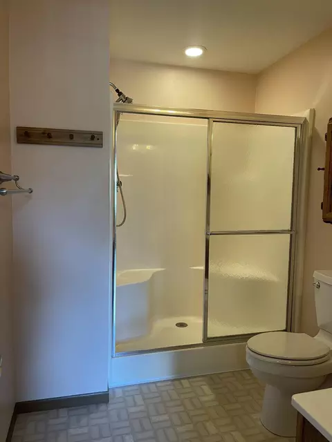 Bath - 4438 Tacoma St, Springfield, OH 45503 photo 3 of 6