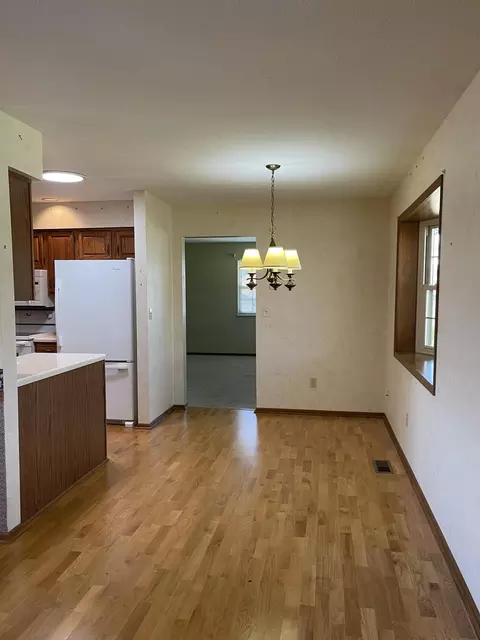 Dining - 4438 Tacoma St, Springfield, OH 45503 photo 1 of 2