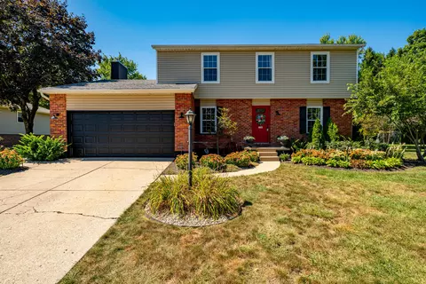 6822 Bejay Dr, Tipp City, OH 45371