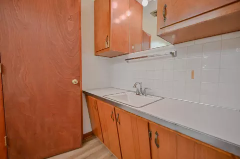 Bath - 2958 E Possum Rd, Springfield, OH 45502 photo 3 of 7