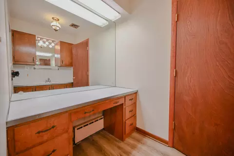 Bath - 2958 E Possum Rd, Springfield, OH 45502 photo 2 of 7