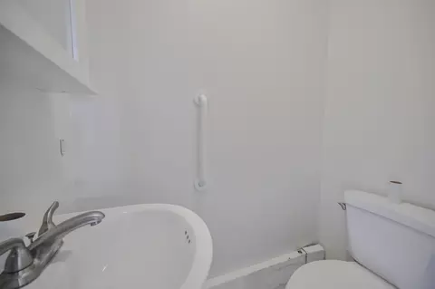 Bath - 2958 E Possum Rd, Springfield, OH 45502 photo 7 of 7