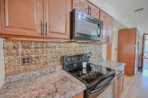 Kitchen - 2958 E Possum Rd, Springfield, OH 45502 photo 2 of 3