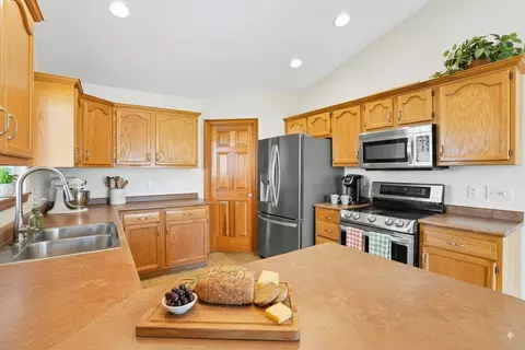 1350 Winchester Dr, Troy, OH 45373