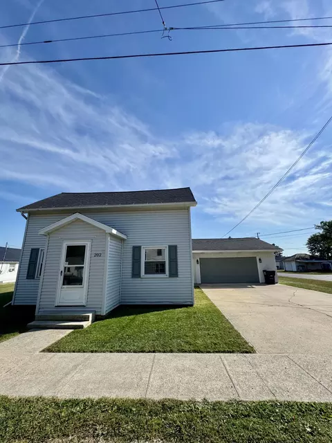 202 E Hoffman St, Ohio City, OH 45874