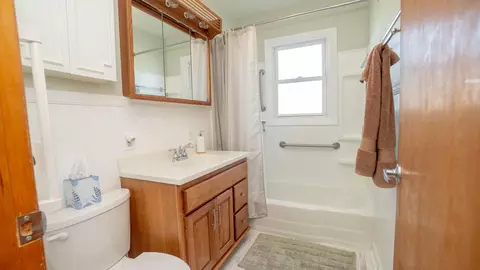 Bath - 1813 Cheryl Pl, Sidney, OH 45365 photo 1 of 2