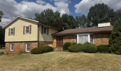 758 Oneida Dr, Springfield, OH 45502