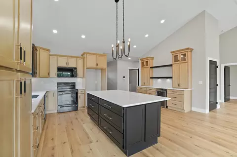 Kitchen - 6476 Mickelson Ln, Lima, OH 45805 photo 5 of 6