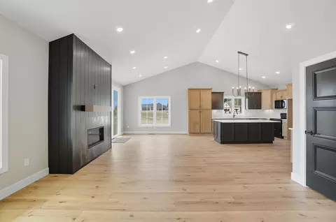 Living - 6476 Mickelson Ln, Lima, OH 45805 photo 2 of 4