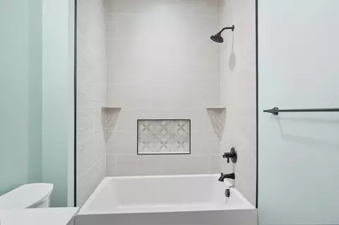 Bath - 6476 Mickelson Ln, Lima, OH 45805 photo 2 of 5