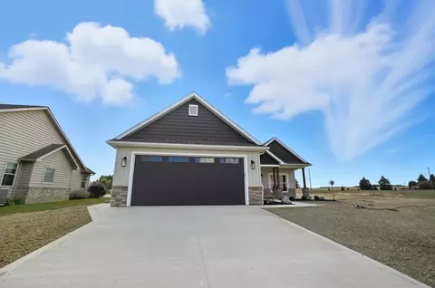 Exterior - 6476 Mickelson Ln, Lima, OH 45805 photo 3 of 8