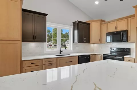 Kitchen - 6476 Mickelson Ln, Lima, OH 45805 photo 2 of 6