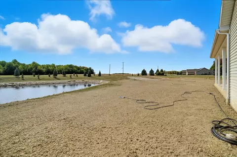 Exterior - 6476 Mickelson Ln, Lima, OH 45805 photo 8 of 8