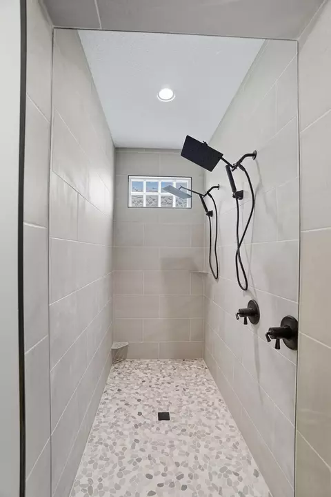 Bath - 6476 Mickelson Ln, Lima, OH 45805 photo 5 of 5