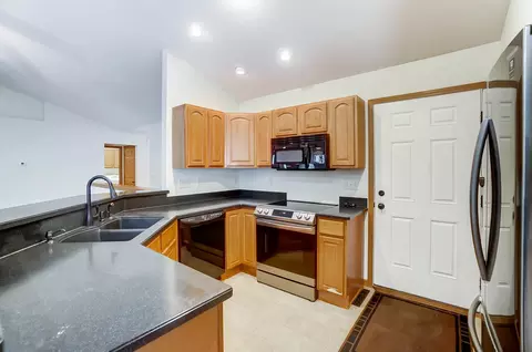155 S Eagles Pt, Lima, OH 45805 photo 8