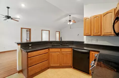 155 S Eagles Pt, Lima, OH 45805 photo 9